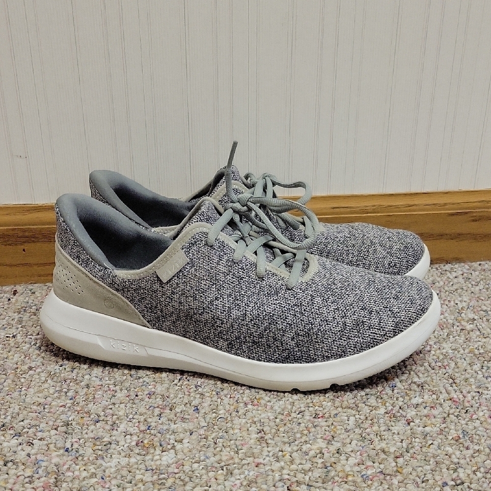 Kizik Madrid Gray Eco Knit Sneakers with White Soles Men's 9 Wide.